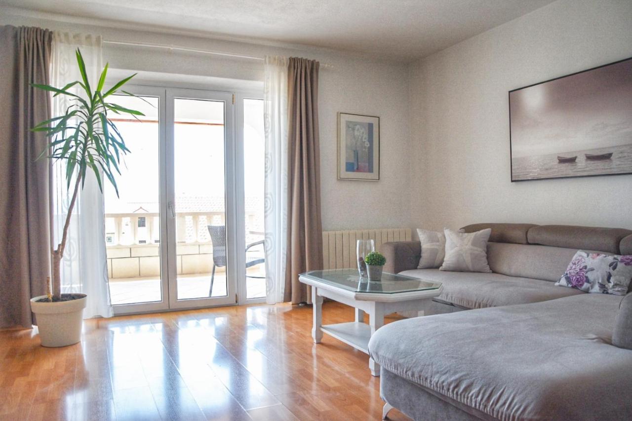Apartment Sena Bol